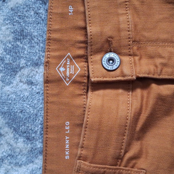 NWOT..St. John's Bay skinny leg jeans sz 14P - Picture 2 of 3